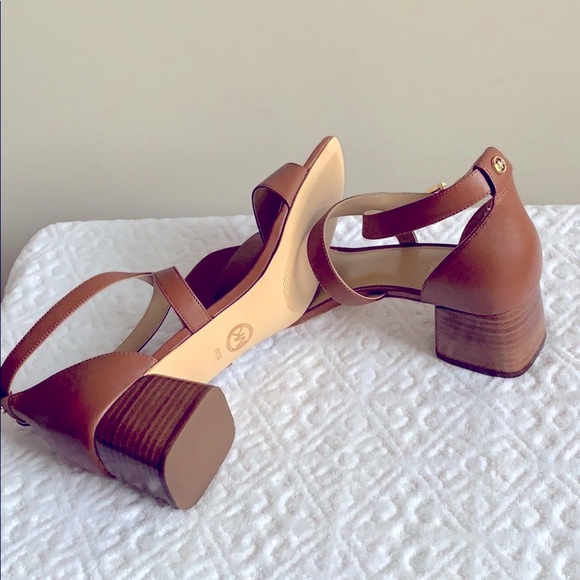 Brand new Michael Kors Shoes. Size 8.5 - Picture 7 of 7